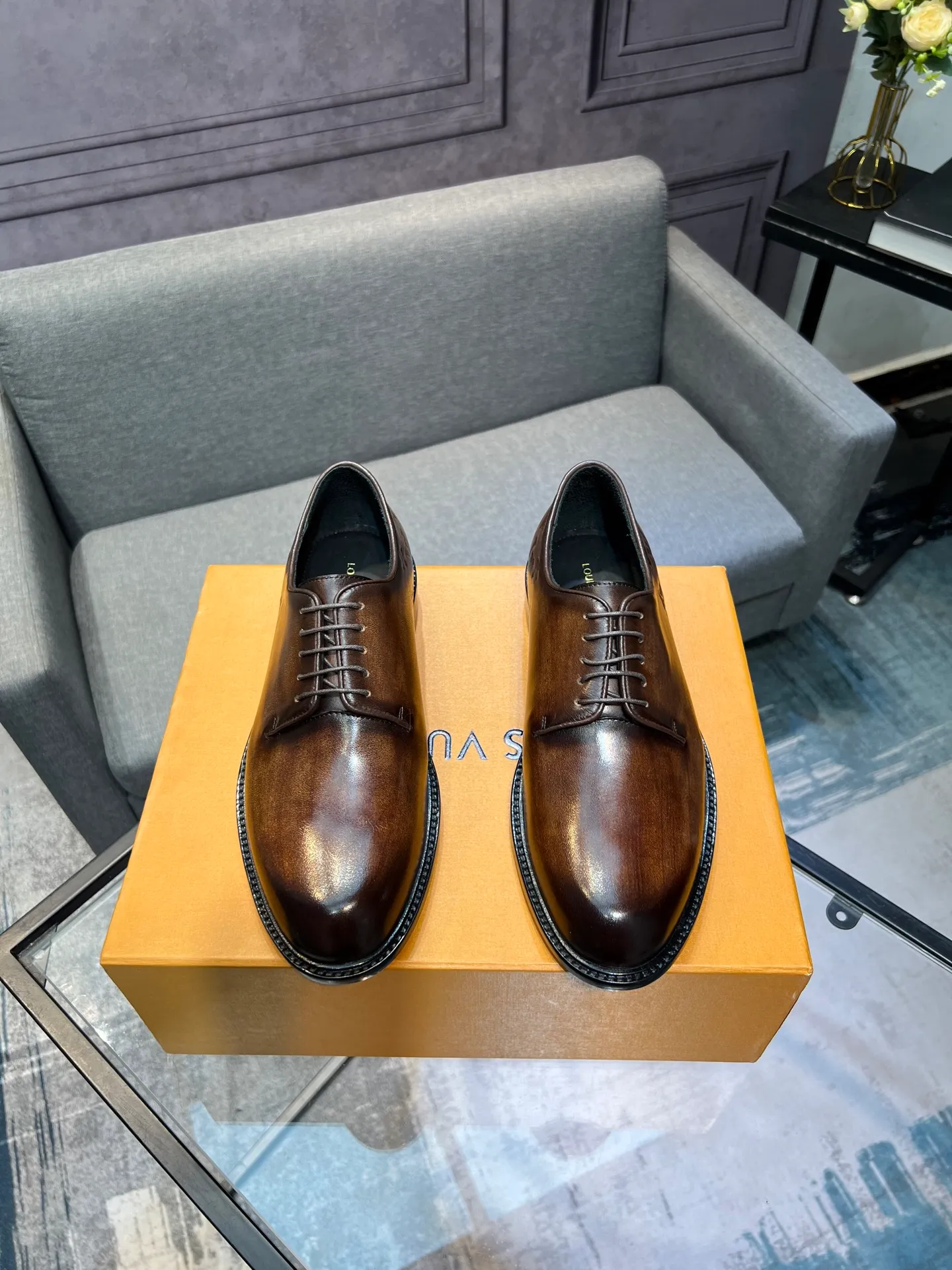 Men's shoes 💰1020 LV top luxury brand, high-quality men's business formal leather shoes, imported genuine leather soles! Customized imported leather, the first layer of open-edge beaded lacquered cowhide, the texture is incomparable, the imported cowhide lining, high-end high-end shoes, don't miss it! size:39-44 (Male 38 45 46 customized)